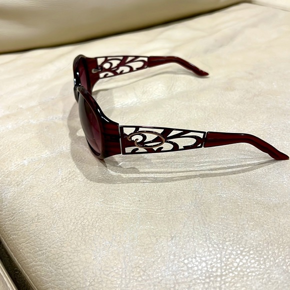 Oscar de la Renta sunglasses (wide) - Picture 3 of 9
